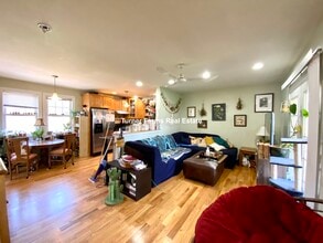 21 Dorr St, Unit C in Boston, MA - Foto de edificio - Building Photo