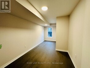 11 Baynes Wy in Bradford West Gwillimbury, ON - Building Photo - Building Photo