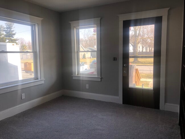 10 Lehigh Ave, Unit Lower in Batavia, NY - Foto de edificio - Building Photo