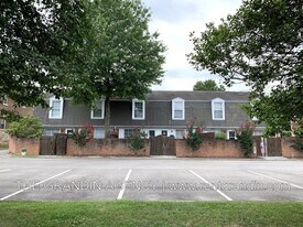 2008 Sherwood Ave SW in Roanoke, VA - Building Photo