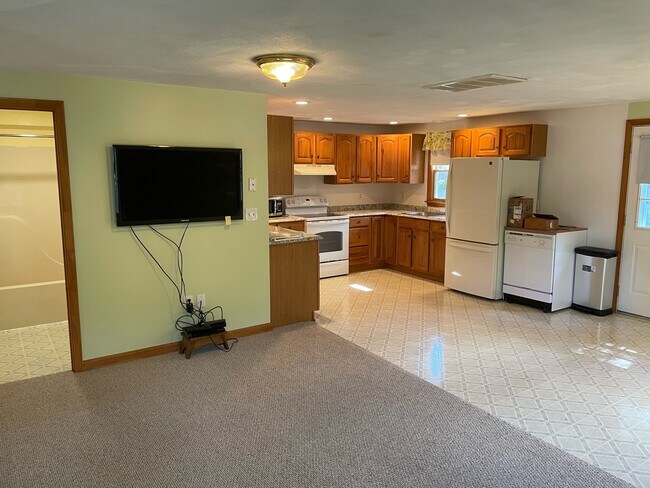 37 Lantern Ln in Burlington, MA - Building Photo - Building Photo