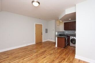 562 W Arlington Pl in Chicago, IL - Building Photo - Building Photo