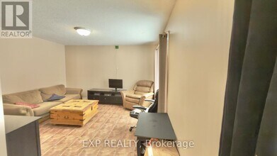 16 Marshall St in Waterloo, ON - Building Photo - Building Photo