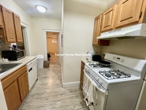 20 Alton Pl, Unit B in Brookline, MA - Building Photo - Building Photo