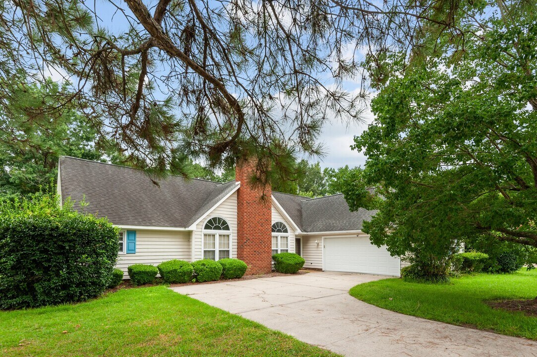 221 Forest Oaks Dr in New Bern, NC - Building Photo