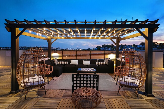 90 Ocean in Revere, MA - Foto de edificio - Building Photo