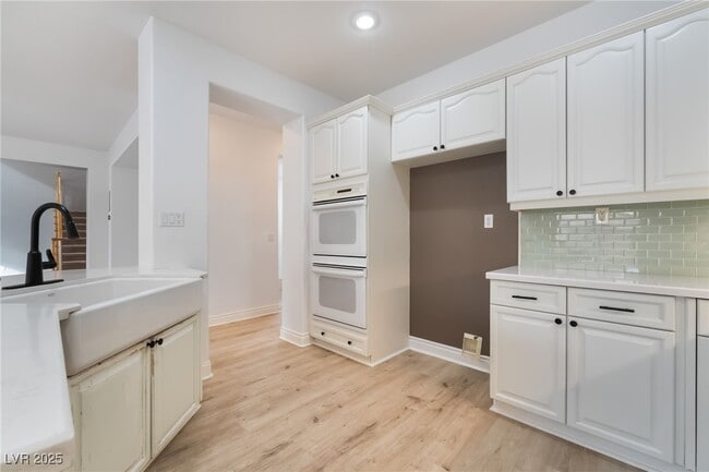 property at 299 Queen Creek Cir