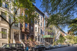 110 W 80th St in New York, NY - Building Photo