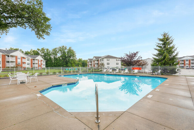 Evergreen Farms in Olmsted Twp, OH - Foto de edificio - Building Photo