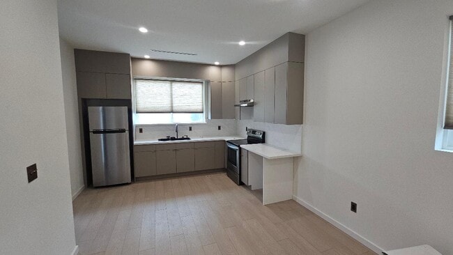 property at 11334 Oxnard St
