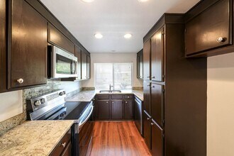 6 Baton Rouge in Irvine, CA - Building Photo - Building Photo