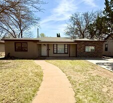 3011 37th St in Lubbock, TX - Building Photo