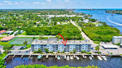 689 NE 6th Ct in Boynton Beach, FL - Foto de edificio - Building Photo