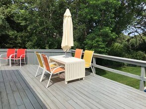 17 Hillside Rd in Southampton, NY - Building Photo - Building Photo