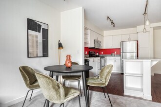 330 3rd Ave W, Unit SI FL5-ID3696A in Seattle, WA - Building Photo - Building Photo