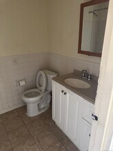 153 Bull Hill Ln in West Haven, CT - Building Photo - Building Photo
