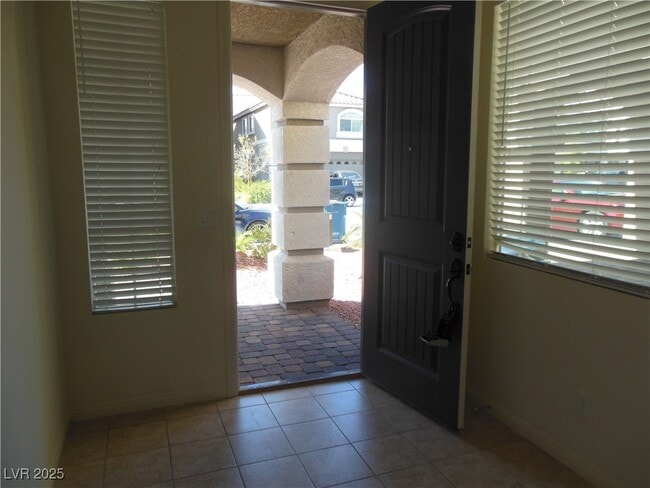 6386 Jackson Spring Rd in Las Vegas, NV - Building Photo - Building Photo