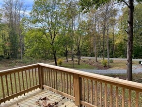 54 Sam King Rd in Hendersonville, NC - Foto de edificio - Building Photo