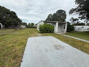 15925 NW 21st Ave in Opa Locka, FL - Building Photo - Building Photo
