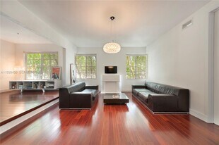 1025 Michigan Ave in Miami Beach, FL - Building Photo