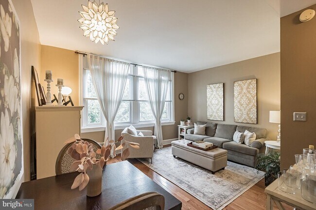 property at 405 Bainbridge St