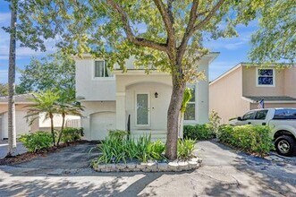 9841 NW 9th Ct in Plantation, FL - Building Photo - Building Photo