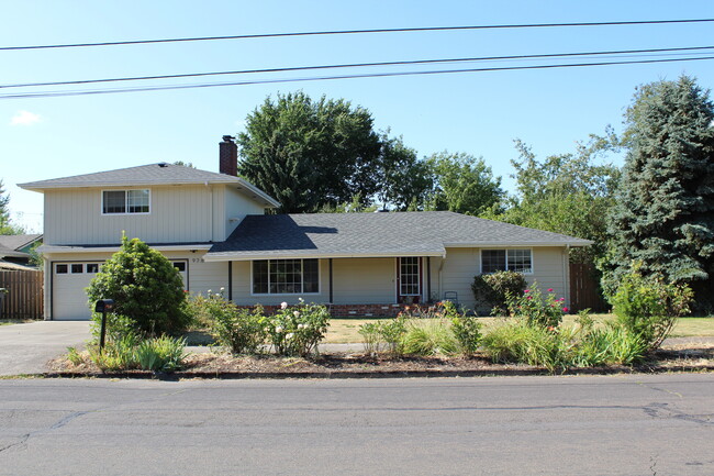 property at 978 NW Sequoia Ave