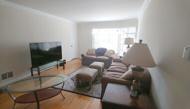 1427 N Hayworth Ave, Unit C in Los Angeles, CA - Building Photo - Building Photo