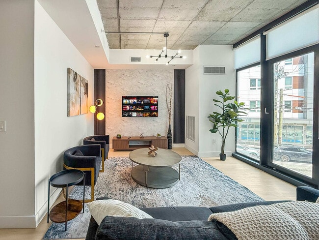 property at 1222 N 2nd St