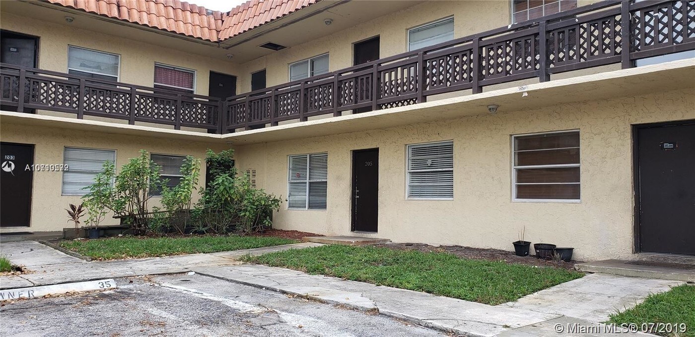 1333 S Dixie Hwy-Unit -217 in Deerfield Beach, FL - Building Photo