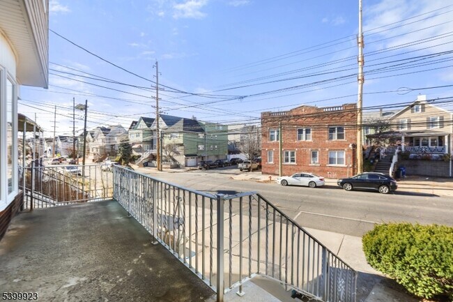512-514 Broadway in Bayonne, NJ - Building Photo - Building Photo