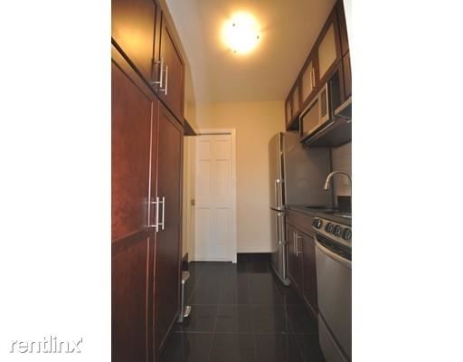 218 Newbury St-Unit -Apt 4F in Boston, MA - Building Photo - Building Photo