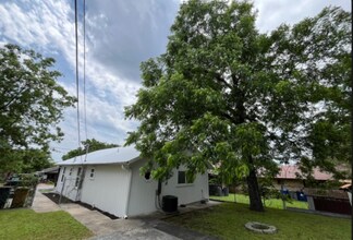 1904 E 10th St in Austin, TX - Foto de edificio - Building Photo