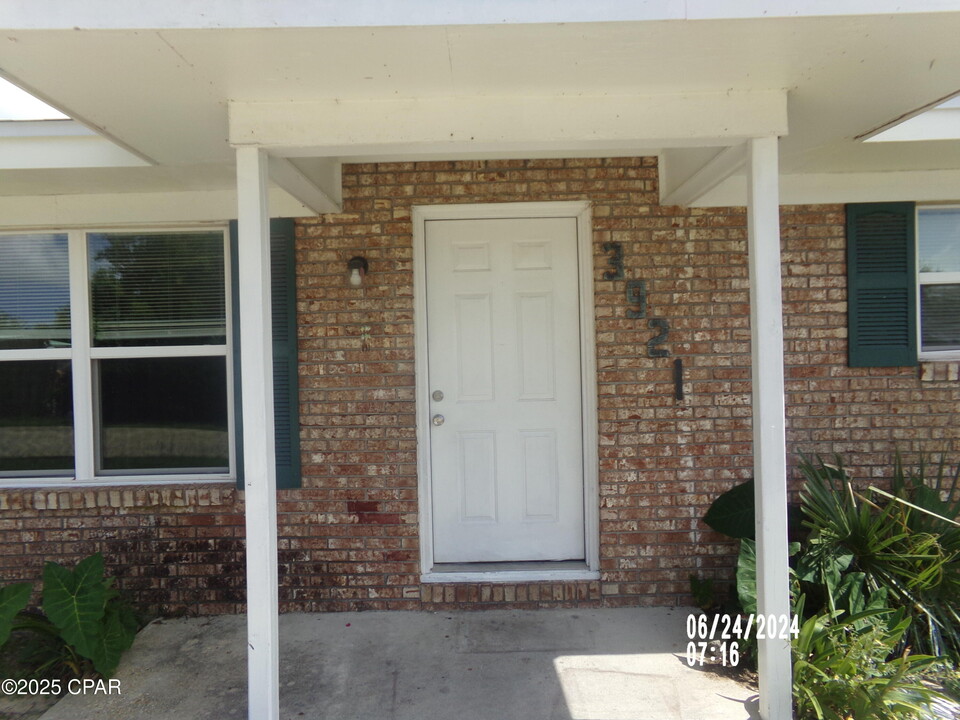 3921 E 10th St in Panama City, FL - Building Photo