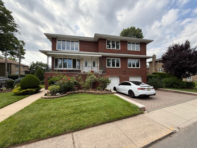 2357 Linwood Ave, Unit 2