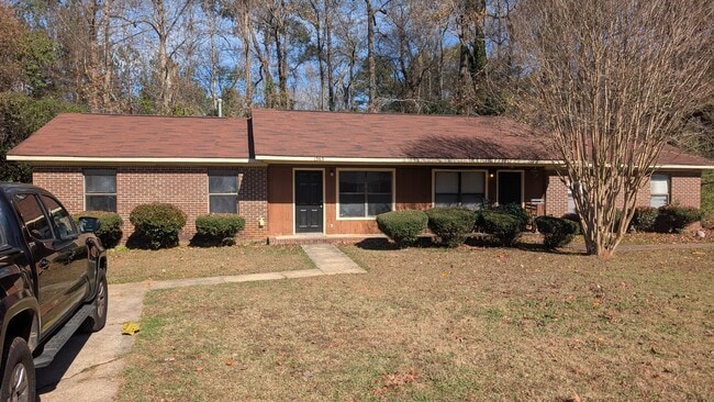 property at 1363 Hampton Dr