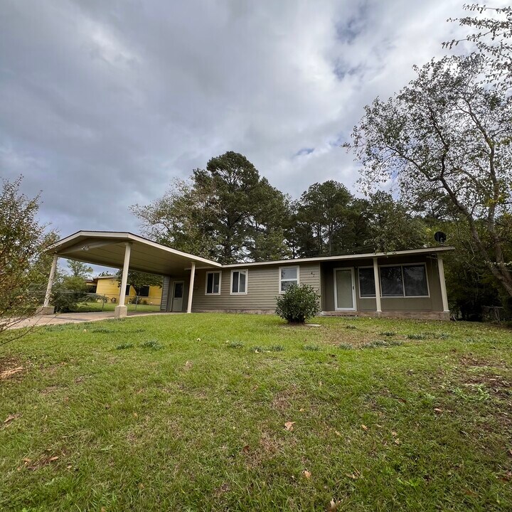 47 Francis Ave in Leesville, LA - Building Photo