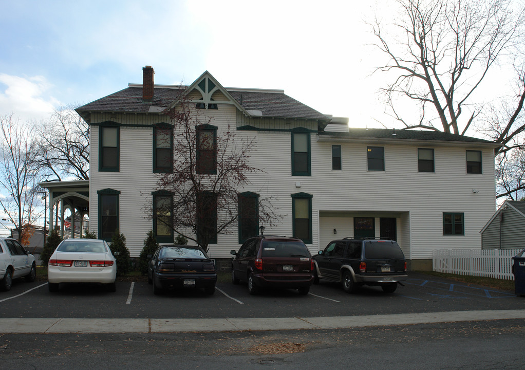 Ahana House in Waterford, NY - Foto de edificio