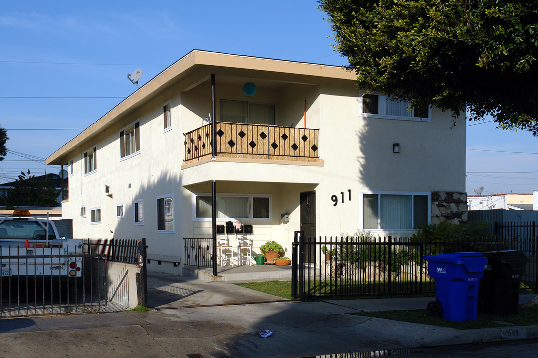 917 S Rosewood Ave in Inglewood, CA - Building Photo