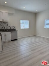 10559 Tujunga Canyon Blvd in Los Angeles, CA - Building Photo - Building Photo