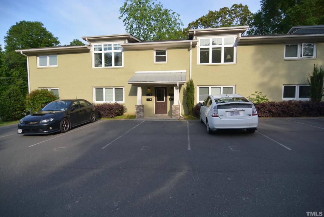 605 N Greensboro St in Carrboro, NC - Foto de edificio