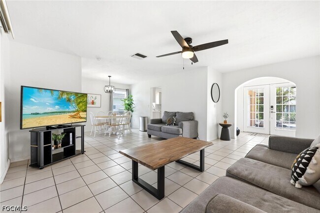3105 SE 18th Ave in Cape Coral, FL - Building Photo - Building Photo