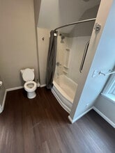 571 Jefferson St, Unit Unit 1 in Dubuque, IA - Building Photo - Building Photo