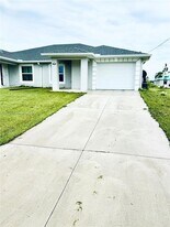 1110 Augusta St E in Lehigh Acres, FL - Building Photo