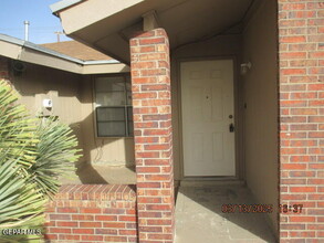 944 Montera Rd in El Paso, TX - Building Photo - Building Photo