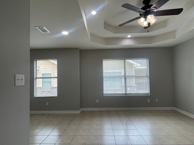 502 E 2nd St, Unit 3 in La Joya, TX - Foto de edificio - Building Photo