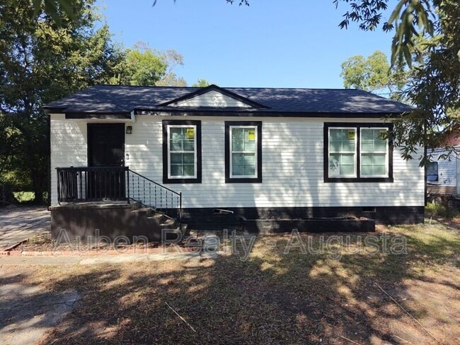 property at 2524 Rhodes Dr