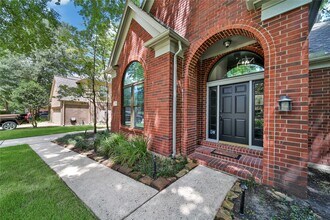 11 Windledge Pl in Spring, TX - Foto de edificio - Building Photo
