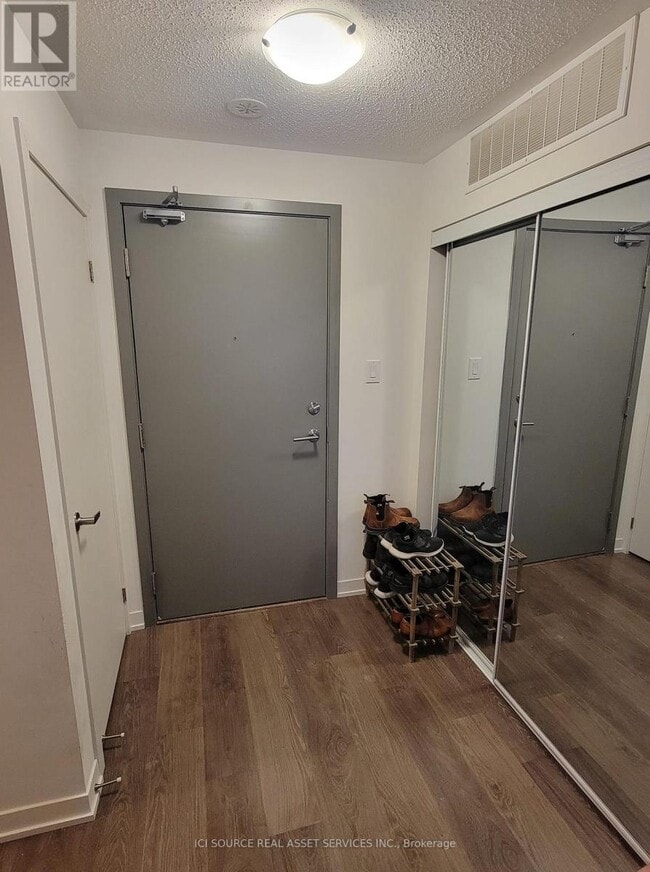 5131 Sheppard Ave E in Toronto, ON - Building Photo - Building Photo
