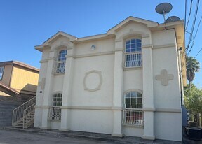 2115 Cross St in Laredo, TX - Building Photo